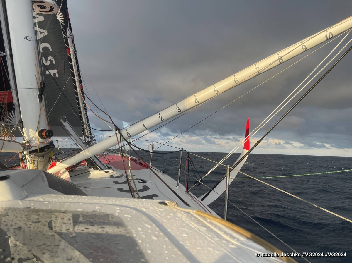 Charlie Dalin leads Vendée Globe to Cape Finistere