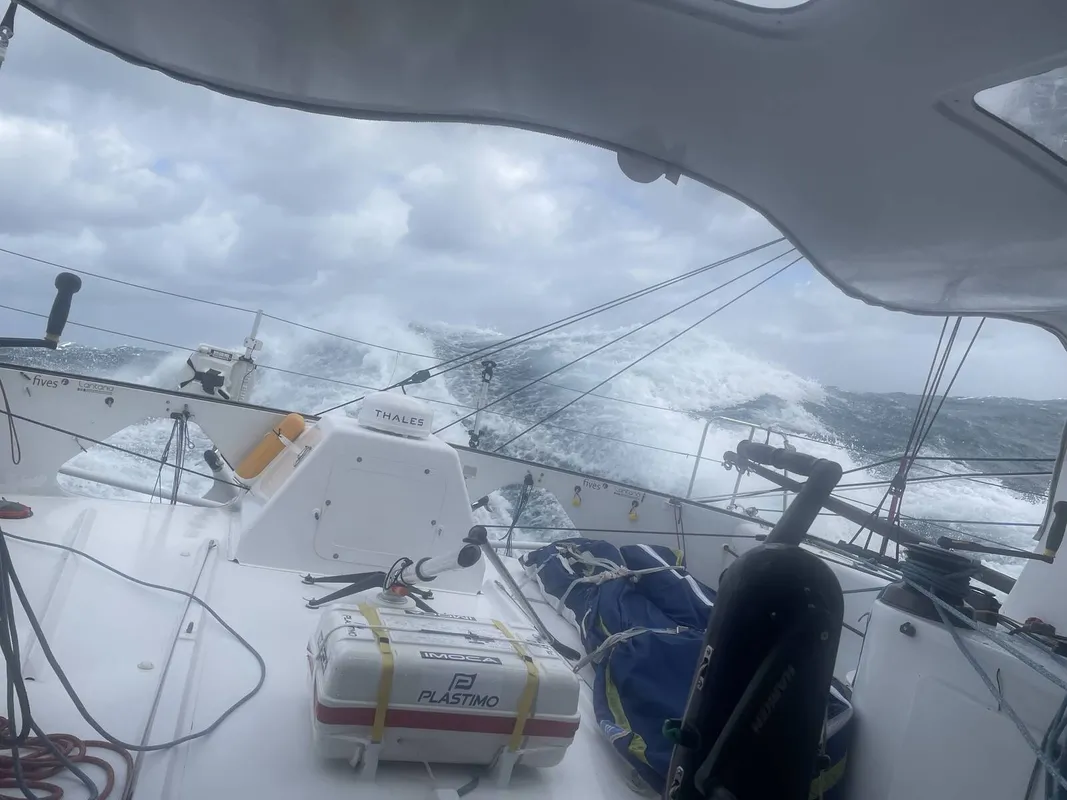 Dalin extends Vendee lead Friday morning