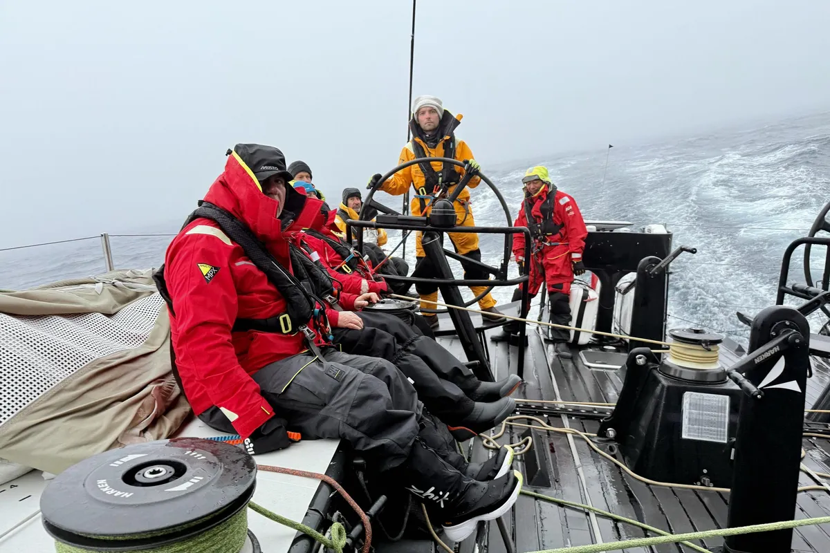 Transatlantic Express Tschüss 2 powers ahead of Sisi on the Transatlantic Express | Marine ...