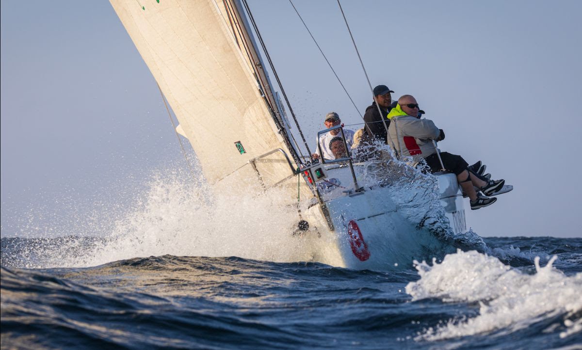 Aramex Dubai to Muscat Race: More arrive into Muscat & potential overall winner emerges