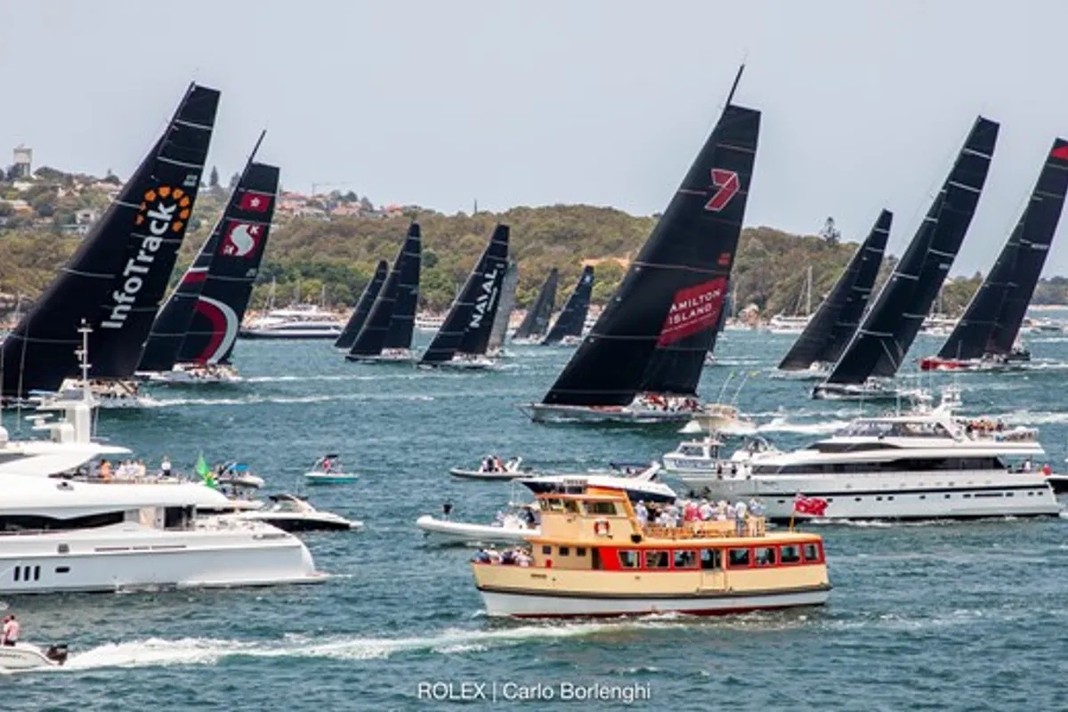 Comanche takes early lead in Rolex Sydney Hobart Yacht Race