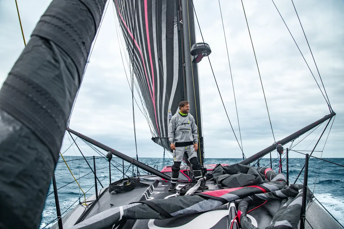 Alex Thomson heading to Cape Town and will abandon Vendée Globe