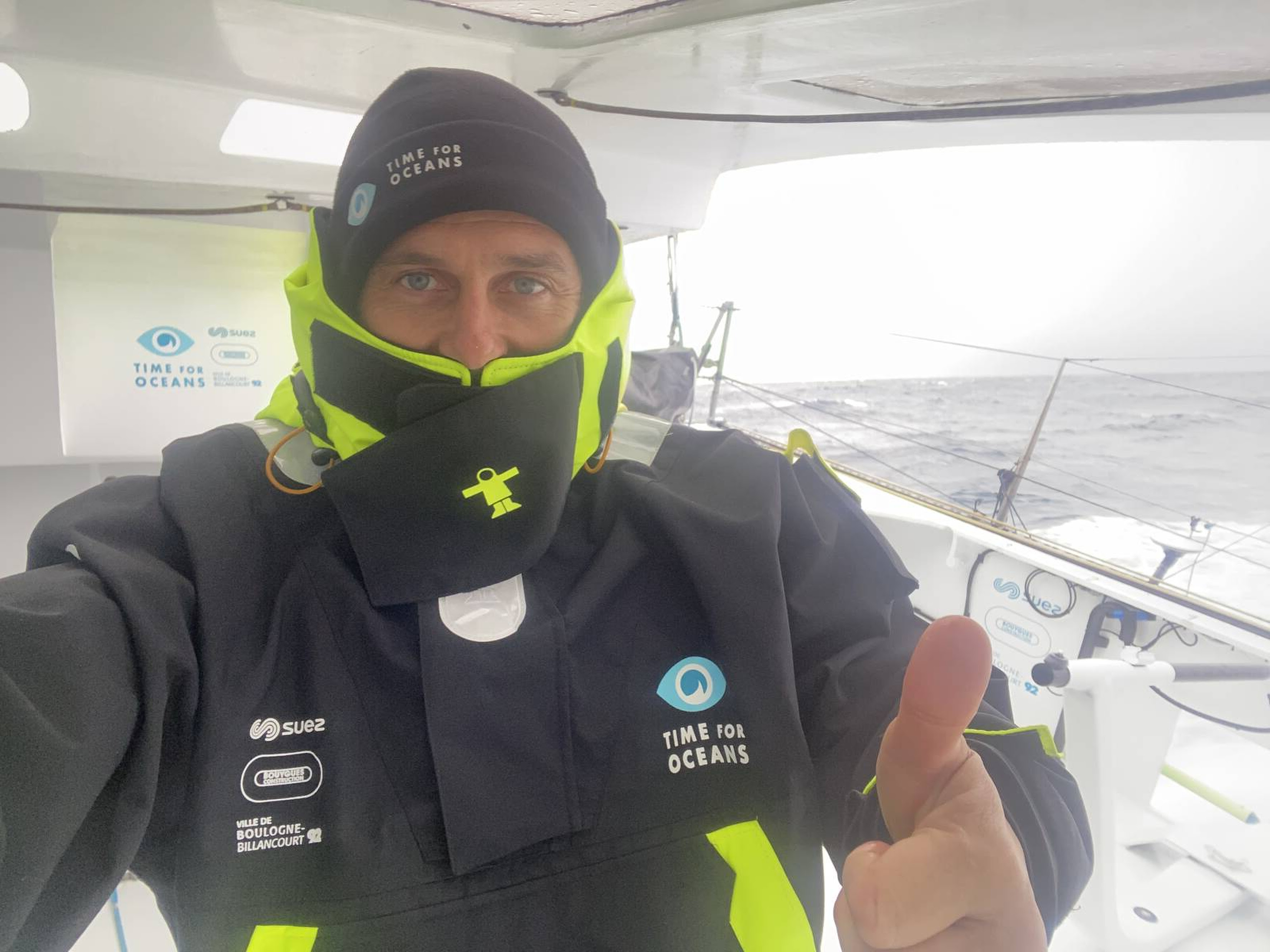 Diverging strategies for the top duo, Ruyant losing miles