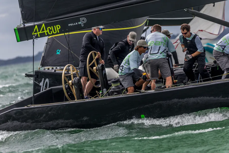 44Cup Cowes: Tight racing from the start
