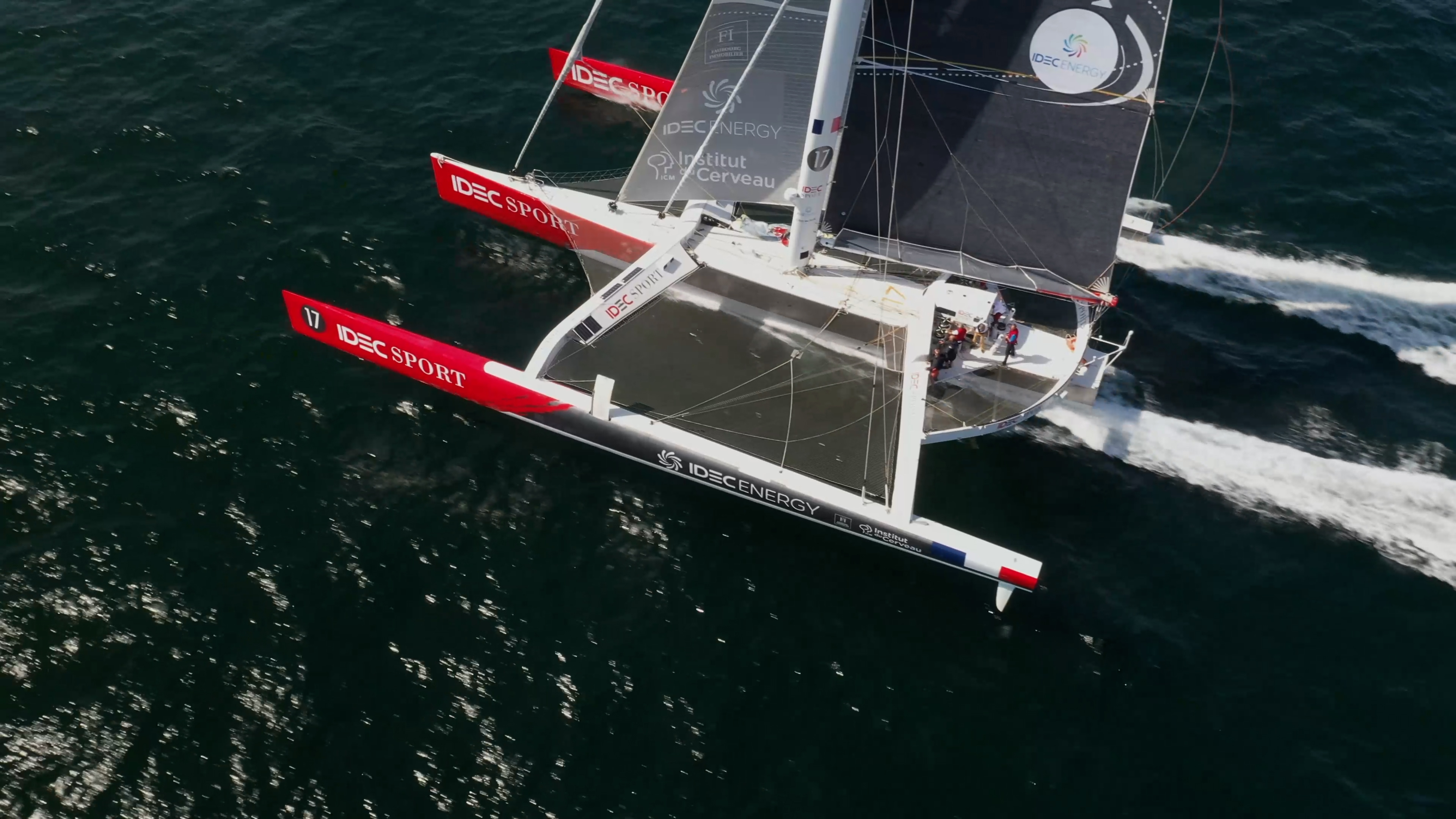 Francis Joyon and the maxi-trimaran IDEC SPORT back on the Discovery Route
