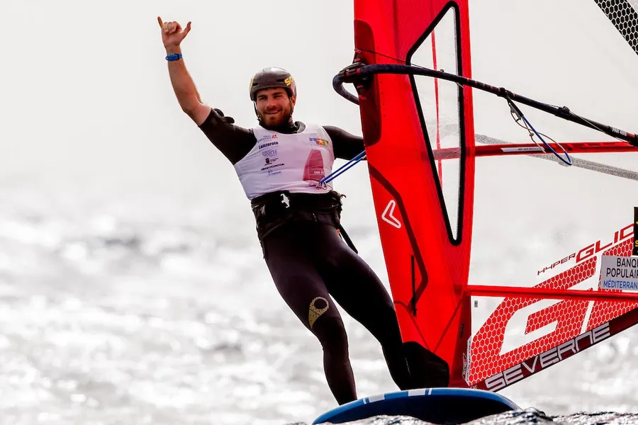 Strong winds & high swell at the finals of the first 2022 IQFOiL International Games